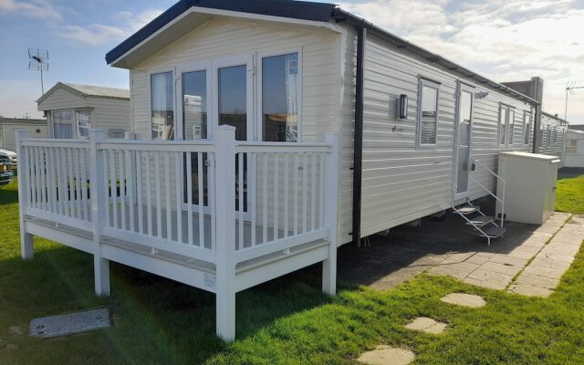 Beautiful 3 Bed Caravan in Walton on the Naze