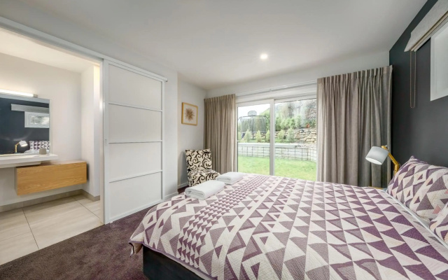 Kirimoko Retreat - Wanaka Holiday Home