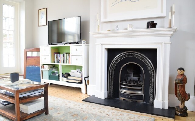 2 Bedroom House In Islington