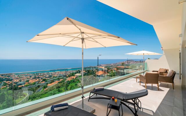 Premium Contemporary Villa, Panoramic View Over Funchal And The Sea | Grandview