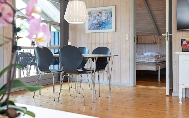 6 Person Holiday Home in Vaeggerlose