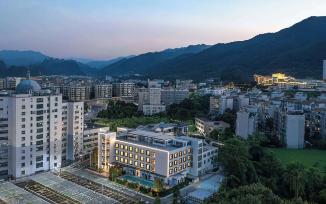 Ramada Encore By Wyndham Qingyuan Liannan