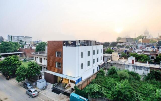 HOTEL TEN SQUARE - 5 Minutes from The Taj Mahal