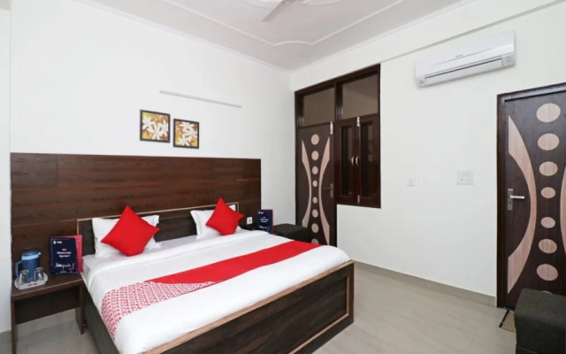OYO 12493 Heera Guest House