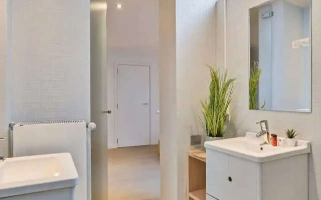 Apartment With Canal View in Heart of Bruges