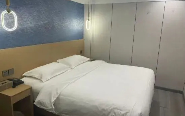 Qingmu Hotel (Nanjing Shanghai Road Subway Station Shigu Road)