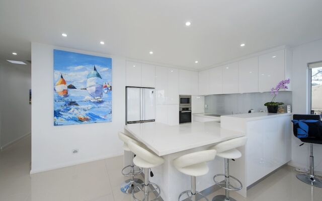 Stunning Waters Penthouse, Sandy Point Road, 46