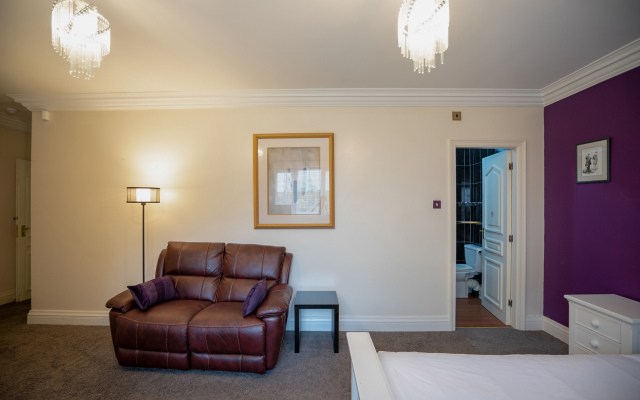 OYO Oakcroft Guest House Manchester Airport