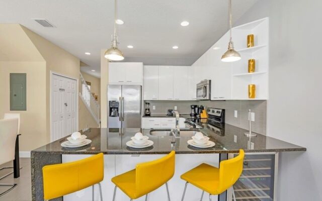 1511retreat 3 Bedroom Townhouse by Redawning