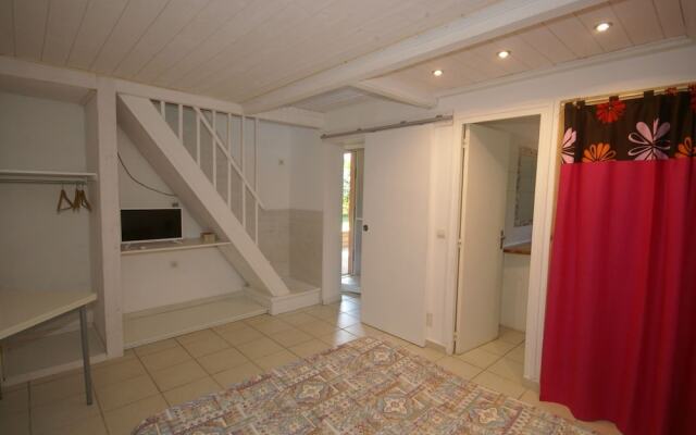Charming Holiday Home in Poggio-mezzana, 150 m From Beach