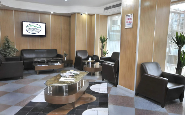 Rhiss Hotel Bostanci