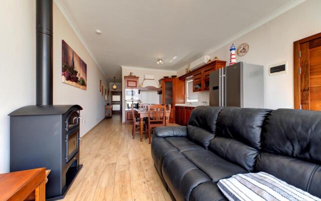 Modern Seaside 2 Br Apt W Spectacular Views
