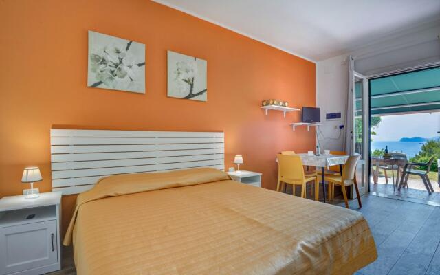 One-room apartment with sea view garden-Eco