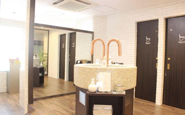 hostel & powder room crane - Caters to Women