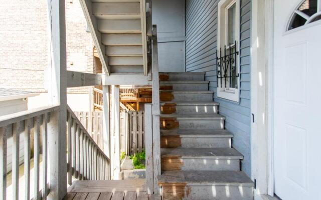 Stylish and Cute 2BR Apartment Near Wrigley!