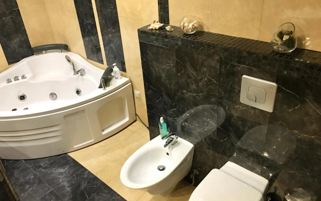 5-room jacuzzi apartment