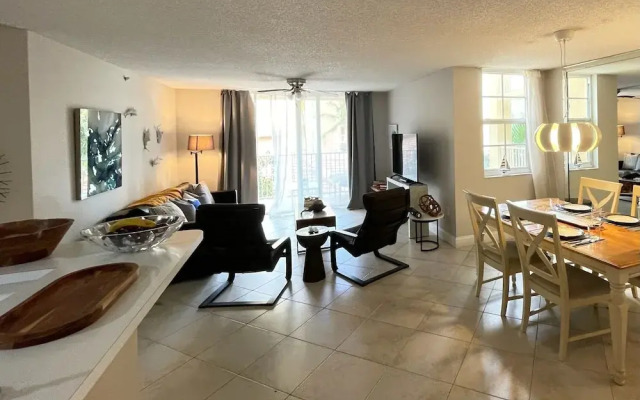 Exclusive Condo 10 Min to the Beach