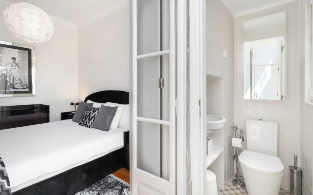 Prime Location Design Family Apartment
