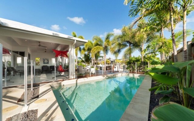 Cairns Beaches Home With Water View