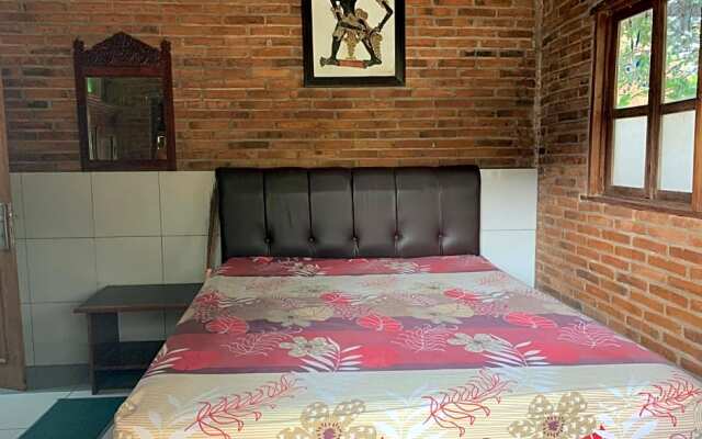 Bu Condro Homestay by Luxury Degree