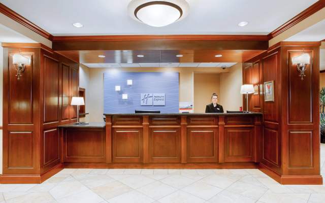 Holiday Inn Express & Suites Bloomington by IHG - фото 2