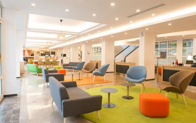 Doubletree By Hilton Paris Bougival
