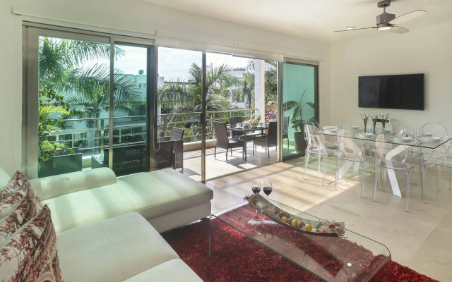 Luxurious & Central Condo In Playa Steps From The Beach