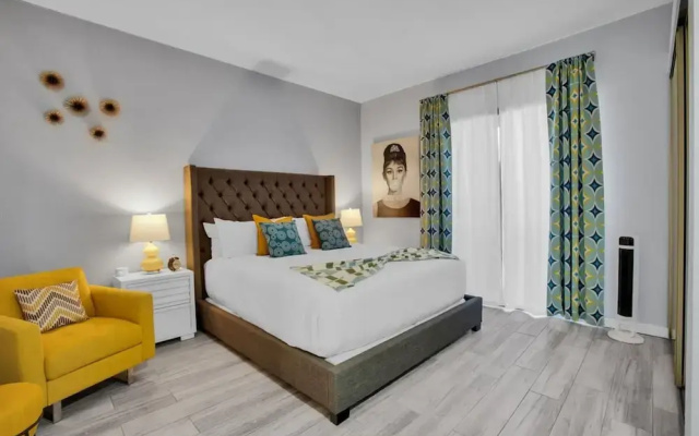 Hollywood Glam Hideaway