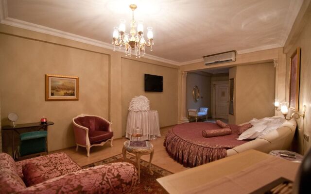 Blue Tuana Suite