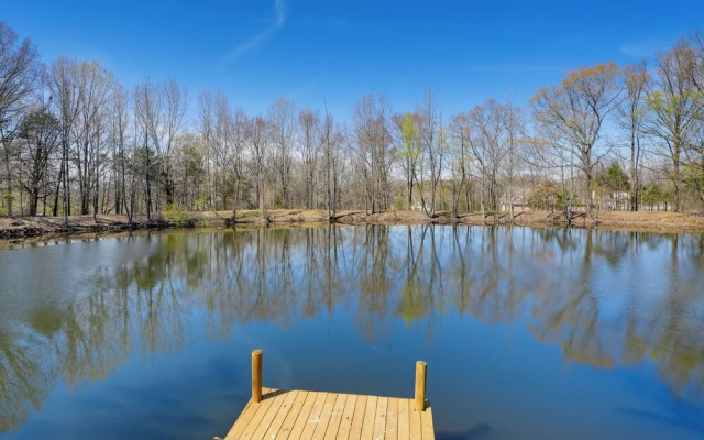 Stunning Southaven Estate: Pool & Spacious Deck!