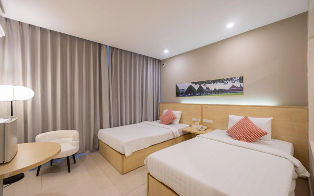 The President Hotel at Chokchai 4