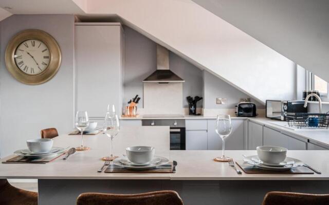Lovely 2-bed double en-suite with Cathedral views
