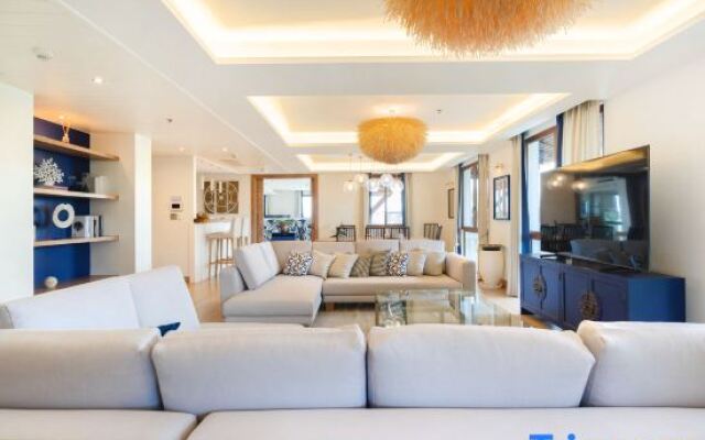 Phuket Seaview with Pool and Rooftop 4 Bedroom Skyvilla