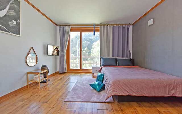 Pocheon Shine Hill Pension