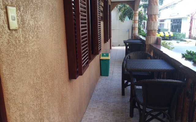 Double Diamond Inn Guest House