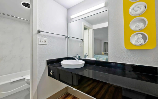 Motel 6 Plano, TX - Plano Northeast