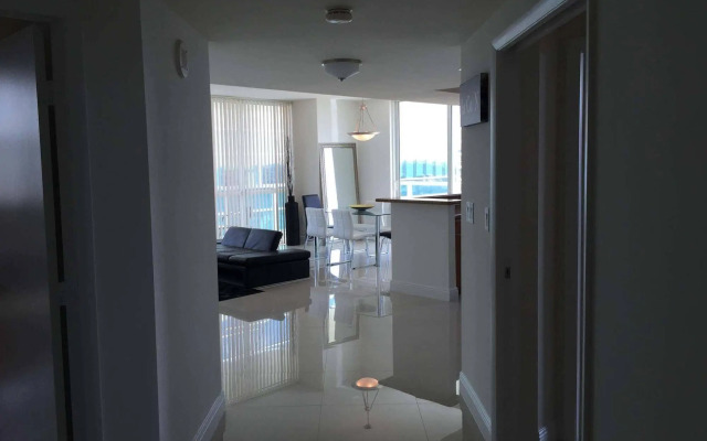Luxury Suite in One Broadway by Lyx Miami