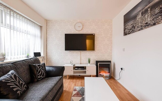 Lovely 2 Bedroom Apartment With Fireplace