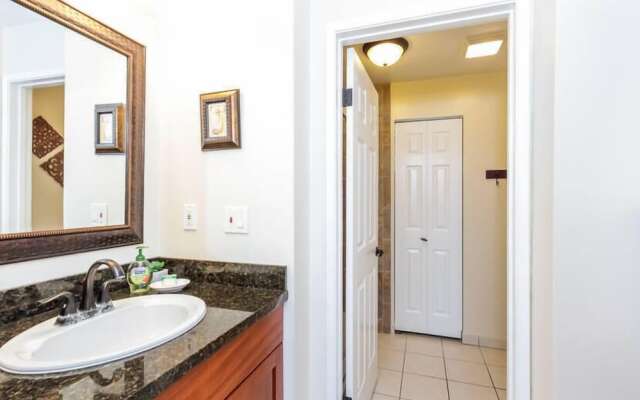 Banyan Tree Condo W/ Pool & Ocean Front!