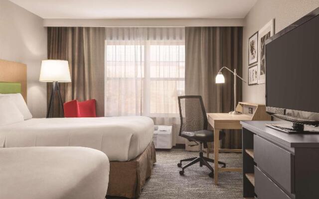 Country Inn and Suites Dubuque