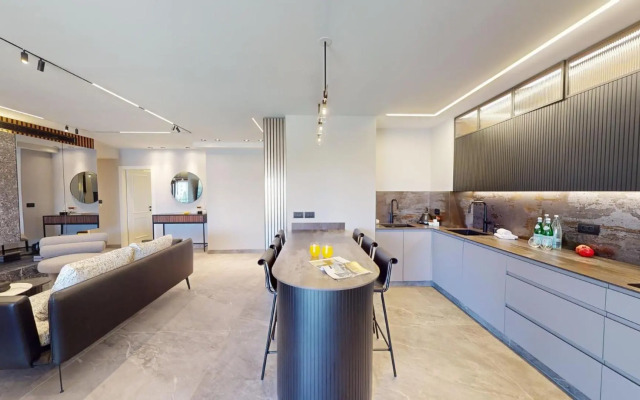 *King David Residences*2 Bd*Pool/Gym/Parking*