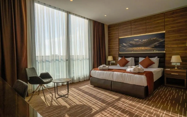 Ekor Elegance Hotel