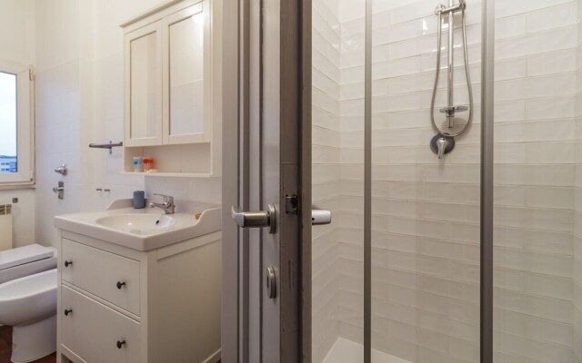 JOIVY Sleek Flat W/Balcony
