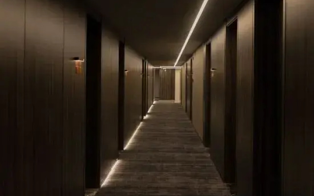Platinum Palace  ·  Summit  Hotel