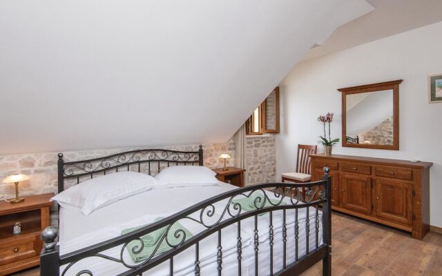 Stunning Home in Loviste With Wifi and 3 Bedrooms