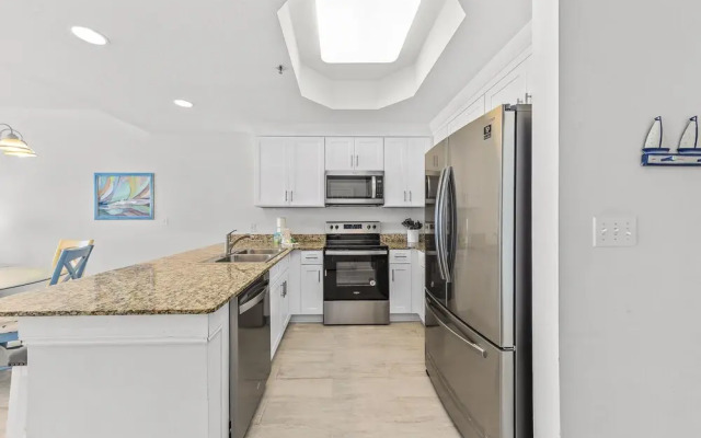 Lighthouse Condos by Hosteeva