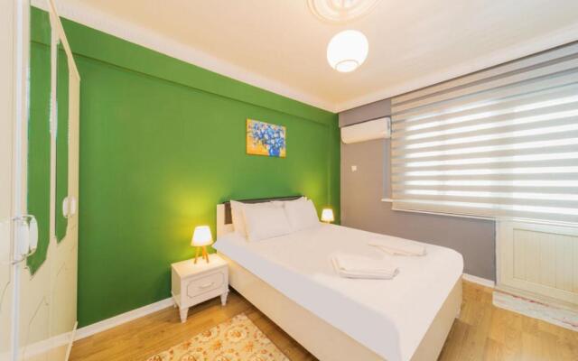 Central Flat Close to the Beach in Muratpasa