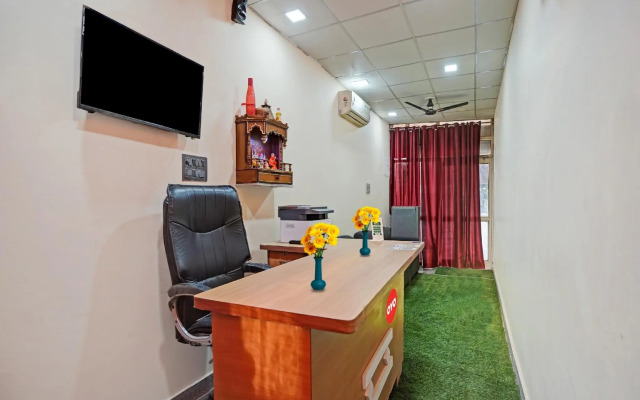 OYO Flagship 70395 Hotel Sunrise