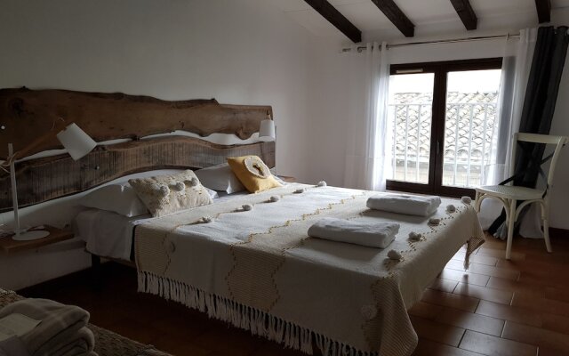 Face à la Cité : appartement avec cour !