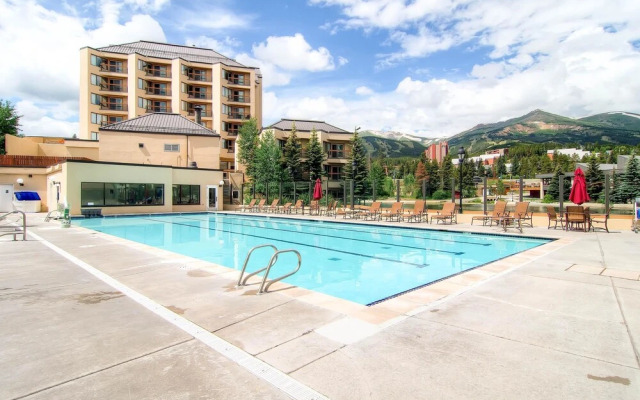 Water House On Main Street #6106